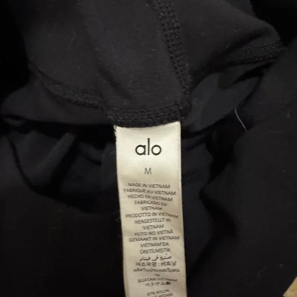ALO Yoga Women's Black Bike Shorts 9 in - Picture 4 of 5